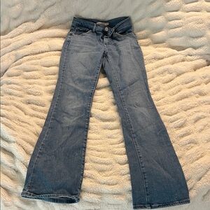 Levi's Women's 725 High Rise Bootcut jeans